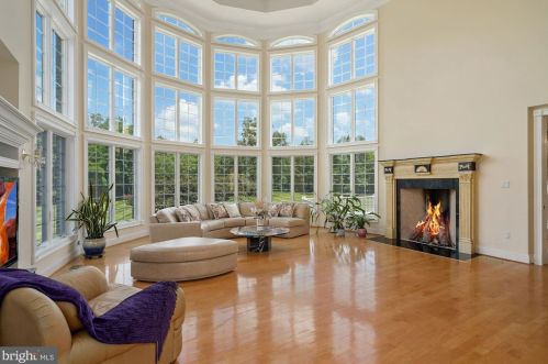 12705 Greenbriar Rd, Rockville MD 20854-6324 exterior