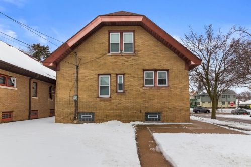 1332 Capitol Dr, Milwaukee WI  53211-1812 exterior