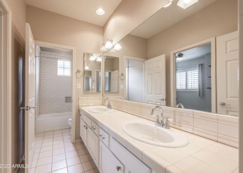 3931 Crst Ln, Phoenix AZ 85027-1602 exterior