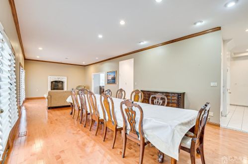 4 Fairhill Rd, Edison NJ 08817-2962 exterior