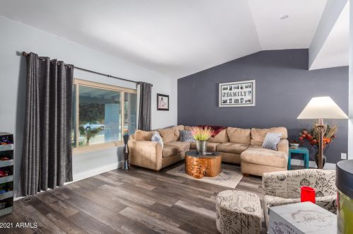 2464 Crocus Dr, Phoenix AZ 85053-5416 exterior