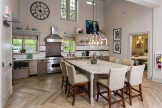 2420 Peachtree St, Atlanta GA  30305 exterior