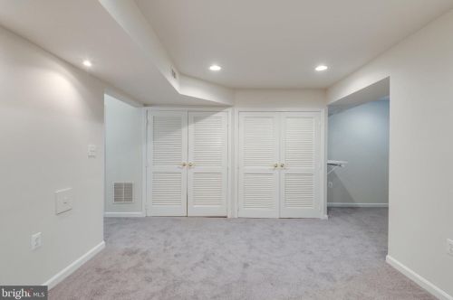 581 Kalmia Sq, Leesburg VA 20176-4037 exterior