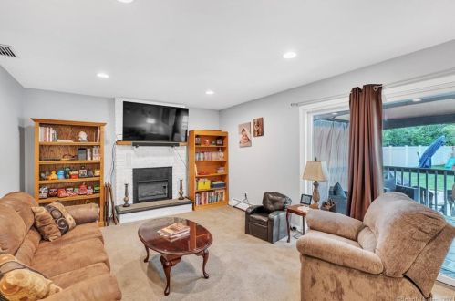 27 Ryefield, Enfield CT 06082-3935 exterior