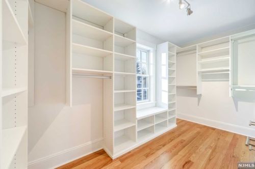 81 Trommel Dr, Mahwah NJ 07430-1533 exterior