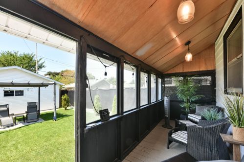 4135 1 Pl, Milwaukee WI 53207-4311 exterior