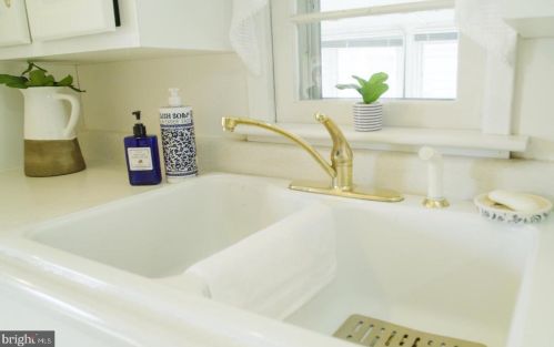 22 Lincoln Dr, Hanover PA 17331-4906 exterior