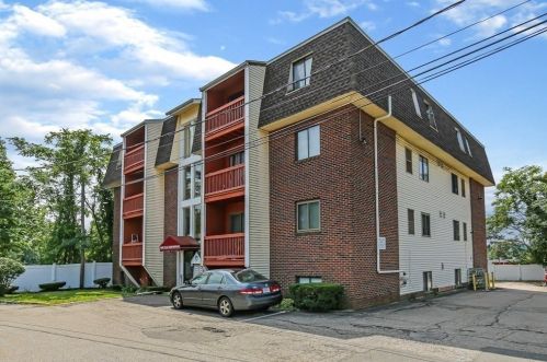 4 Park Avenue Pl, Worcester MA  01603-2952 exterior