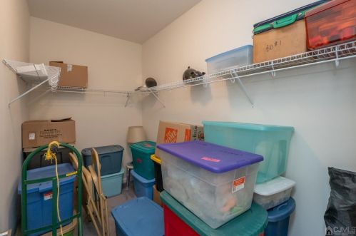 306 Regency Pl, Woodbridge NJ 07095-1036 exterior