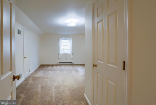 2005 Chapel Frg Dr, Lancaster PA 17601-1654 exterior