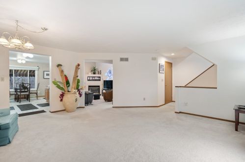 509 Newport Dr, Pittsburgh PA  15235-3228 exterior