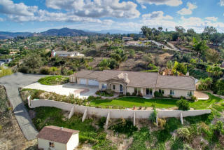 970 Stage Coach Ln, Fallbrook CA  92028-9743 exterior