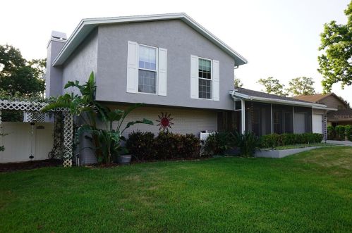 16202 Course Dr, Tampa, FL 33624-1126