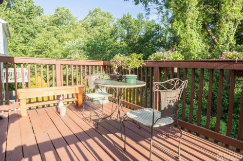 122 Dewolfe St, Edison NJ  08817-5145 exterior