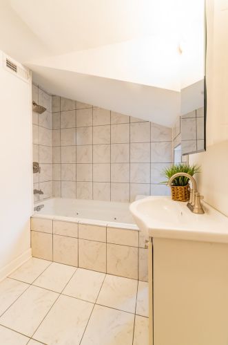 7225 Bennett Ave, Chicago IL  60649-2905 exterior