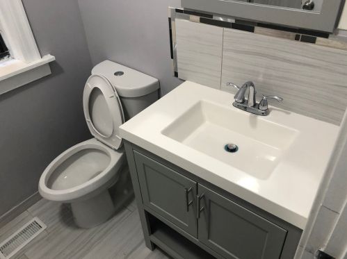 8001 Blackstone Ave, Chicago IL 60637-1823 exterior