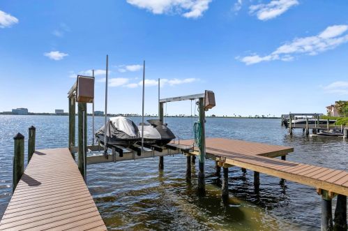 4119 Cswy Vis Dr, Tampa FL 33615-5416 exterior