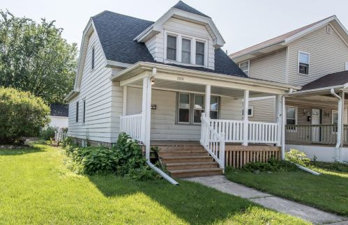 2414 55th St, Milwaukee WI  53210-2743 exterior