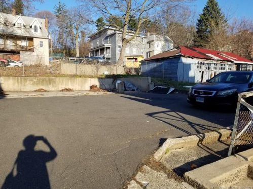 73 Prospect St, New Britain CT  06051-2524 exterior