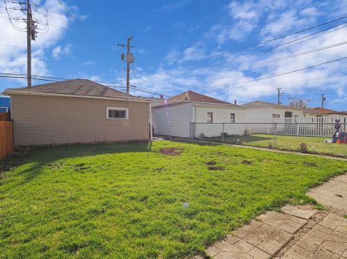 4335 Mason Ave, Chicago IL 60630-1913 exterior