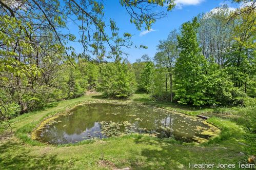 5682 Bartonville Rd, Belding MI 48809-8708 exterior