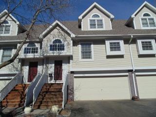 17104 Sandy Ln, Hopkins, MN 55345-3353