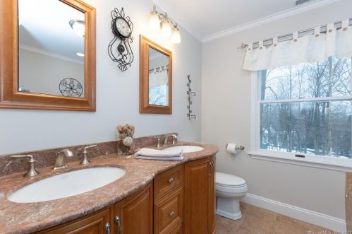 29 Kensett Ave, Wilton CT 06897-4401 exterior