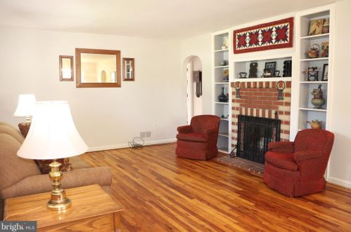 727 Chestnut St, Limerick PA 19468-2117 exterior