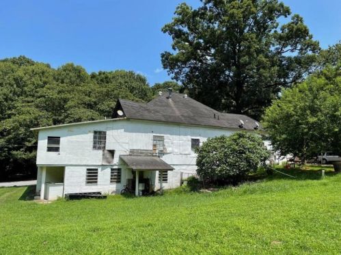 2266 Collins Dr, Atlanta GA 30344-1007 exterior