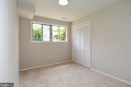 2879 Glenora Ln, Rockville MD 20850-3055 exterior