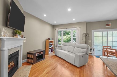 1 Santini St, Providence, RI 02904-4176