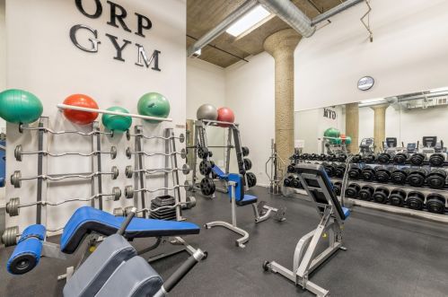 758 Larrabee St, Chicago IL  60654-6445 exterior