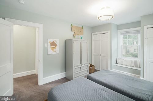 400 Beechwood Ave, Tavistock NJ 08033-1105 exterior