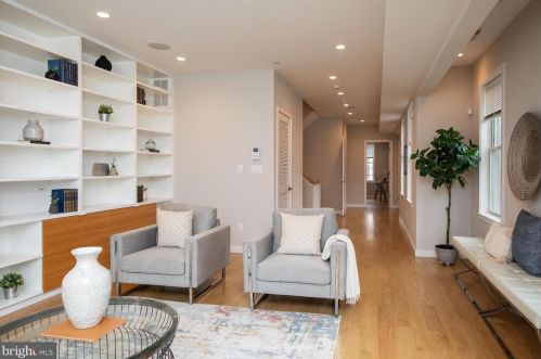 833 Bainbridge St, Philadelphia PA  19147-2009 exterior