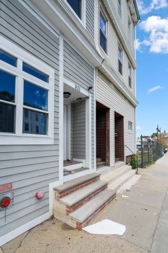 321 Dorchester St, Boston MA exterior