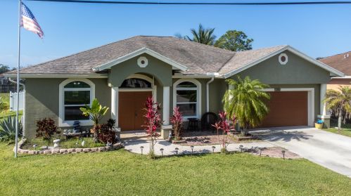 1080 Romaine Ln, Fort Pierce FL 34953-3675 exterior