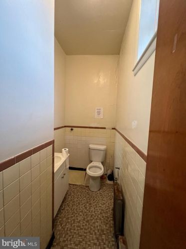 4814 Broad St, Philadelphia PA 19146-2203 exterior