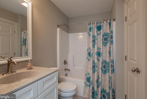 91 Midway Farms Ln, Lancaster PA 17602-2671 exterior