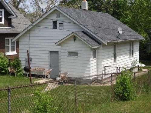 912 Lenox Ave, Waukegan, IL 60085-7440