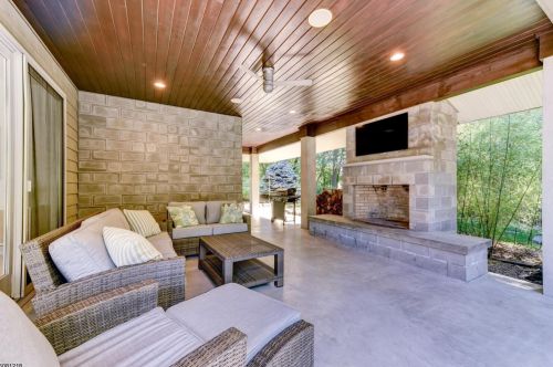 102 Stonehedge Ln, Sparta NJ  07871-2859 exterior