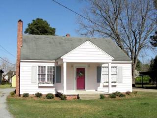 600 Stewart Ave, Clinton NC  28328-2628 exterior
