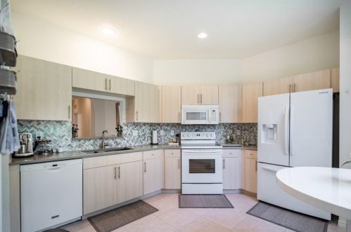 236 Coconut Key Way, Fort Pierce FL 34986-1911 exterior