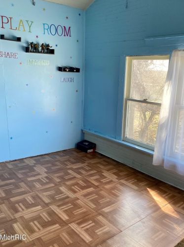 313 Larch Ave, Meskegon MI 49441-2417 exterior