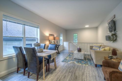 793 Duluth St, Saint Paul, MN 55106-4025