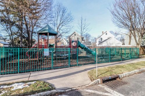 49 Franklin School Way, Metuchen NJ  08840-1859 exterior