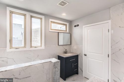 2037 Lawrence St, Philadelphia PA 19120-1828 exterior