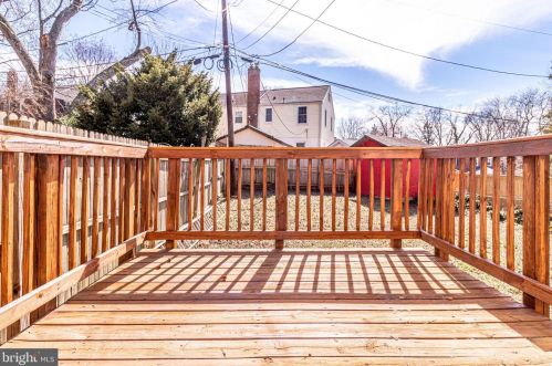 2701 Farmington Dr, Alexandria VA 22303-1315 exterior