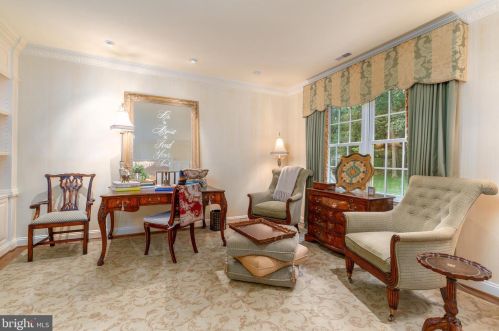 1250 Daleview Dr, Mc Lean VA 22102-1538 exterior