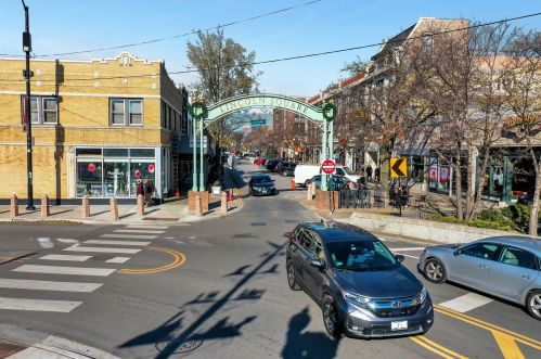 4710 Artesian Ave, Chicago IL 60659-5035 exterior