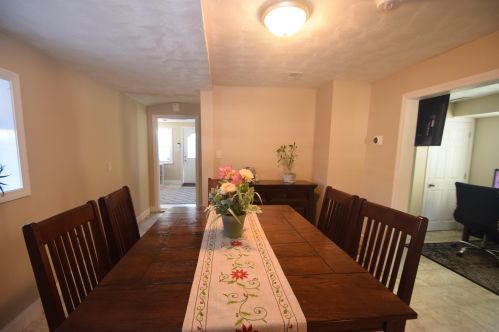 153 Main St, Seabrook NH 03874-4673 exterior